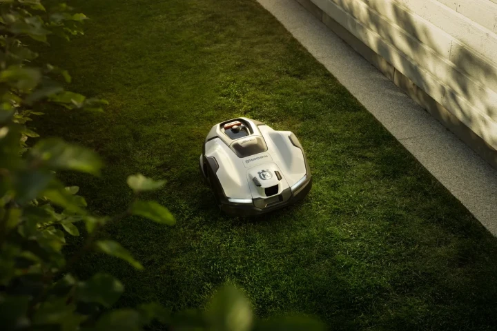 813.
