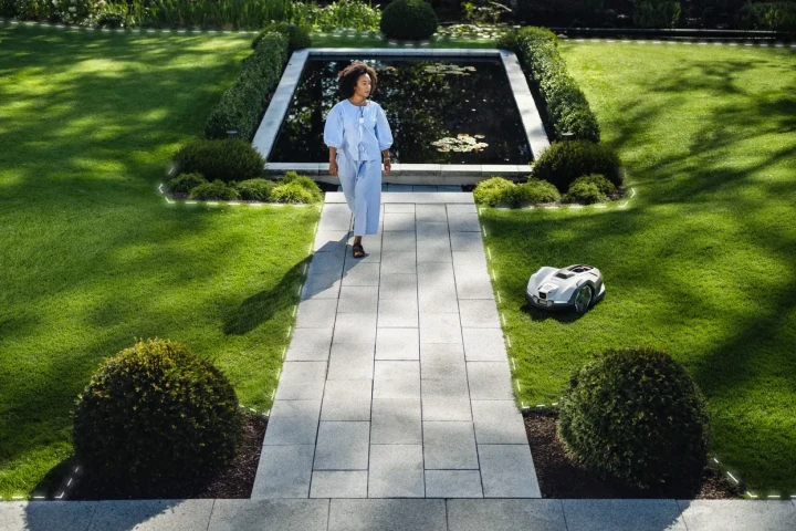 816.